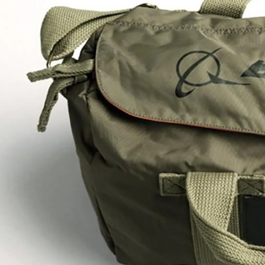 Red Canoe Boeing Vintage Stow Bag